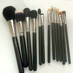 USED- Set of MAC Brushes